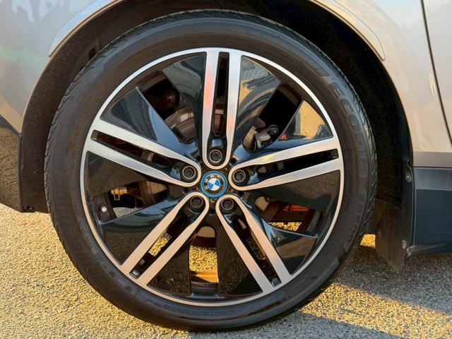 ｉ３ レンジ・エクステンダー装備車　禁煙車　アダプティブクルーズコントロール　ＬＥＤヘッドライト　オプション２０インチＡＷ　Ｂｌｕｅｔｏｏｔｈオーディオ　ルーフ？がれ無し　バックカメラ　純正ＨＤＤナビ　パーキングセンサー　ＥＴＣ（27枚目）