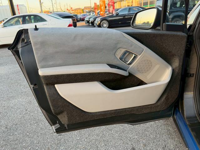 ｉ３ レンジ・エクステンダー装備車　禁煙車　アダプティブクルーズコントロール　ＬＥＤヘッドライト　オプション２０インチＡＷ　Ｂｌｕｅｔｏｏｔｈオーディオ　ルーフ？がれ無し　バックカメラ　純正ＨＤＤナビ　パーキングセンサー　ＥＴＣ（34枚目）