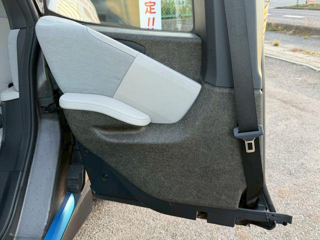 ｉ３ レンジ・エクステンダー装備車　禁煙車　アダプティブクルーズコントロール　ＬＥＤヘッドライト　オプション２０インチＡＷ　Ｂｌｕｅｔｏｏｔｈオーディオ　ルーフ？がれ無し　バックカメラ　純正ＨＤＤナビ　パーキングセンサー　ＥＴＣ（37枚目）