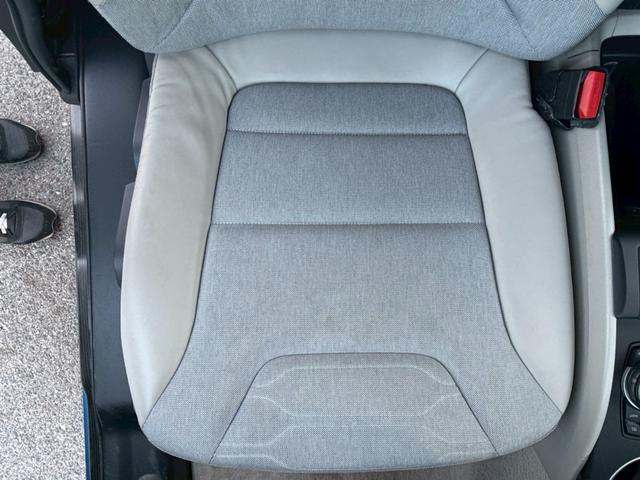 ｉ３ レンジ・エクステンダー装備車　禁煙車　アダプティブクルーズコントロール　ＬＥＤヘッドライト　オプション２０インチＡＷ　Ｂｌｕｅｔｏｏｔｈオーディオ　ルーフ？がれ無し　バックカメラ　純正ＨＤＤナビ　パーキングセンサー　ＥＴＣ（43枚目）