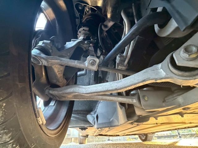 ｉ３ レンジ・エクステンダー装備車　禁煙車　アダプティブクルーズコントロール　ＬＥＤヘッドライト　オプション２０インチＡＷ　Ｂｌｕｅｔｏｏｔｈオーディオ　ルーフ？がれ無し　バックカメラ　純正ＨＤＤナビ　パーキングセンサー　ＥＴＣ（63枚目）