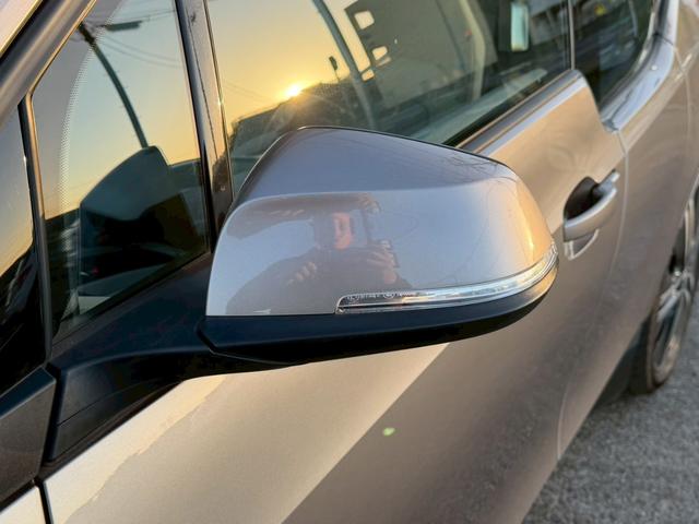 ｉ３ レンジ・エクステンダー装備車　禁煙車　アダプティブクルーズコントロール　ＬＥＤヘッドライト　オプション２０インチＡＷ　Ｂｌｕｅｔｏｏｔｈオーディオ　ルーフ？がれ無し　バックカメラ　純正ＨＤＤナビ　パーキングセンサー　ＥＴＣ（71枚目）