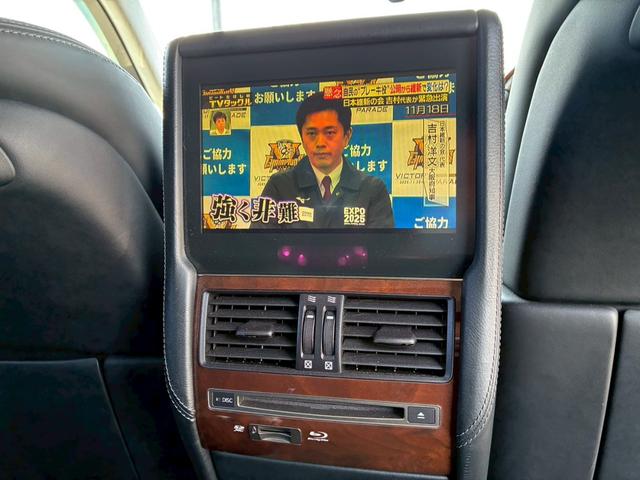 ＬＳ ＬＳ６００ｈＬ　エグゼクティブパッケージ　禁煙車　５人　黒革シート　後席センターモニター　レーダークルーズコントロール　全席シートヒ－ター　　２１２ブラック　ＢＳＭ　パワーバックドア　パーキングセンサー　三眼ＬＥＤ　レーンキーピングアシスト（8枚目）