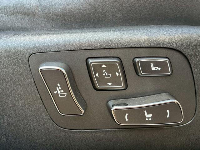 ＬＳ ＬＳ６００ｈＬ　エグゼクティブパッケージ　禁煙車　５人　黒革シート　後席センターモニター　レーダークルーズコントロール　全席シートヒ－ター　　２１２ブラック　ＢＳＭ　パワーバックドア　パーキングセンサー　三眼ＬＥＤ　レーンキーピングアシスト（9枚目）