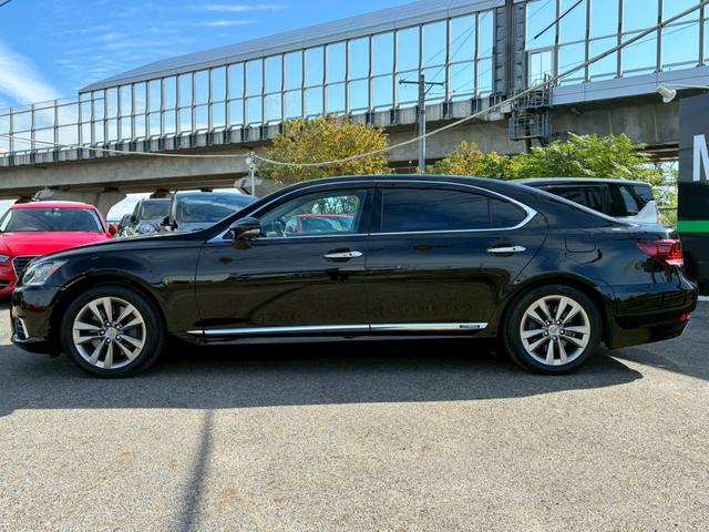 ＬＳ ＬＳ６００ｈＬ　エグゼクティブパッケージ　禁煙車　５人　黒革シート　後席センターモニター　レーダークルーズコントロール　全席シートヒ－ター　　２１２ブラック　ＢＳＭ　パワーバックドア　パーキングセンサー　三眼ＬＥＤ　レーンキーピングアシスト（17枚目）