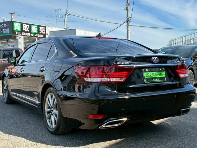 ＬＳ ＬＳ６００ｈＬ　エグゼクティブパッケージ　禁煙車　５人　黒革シート　後席センターモニター　レーダークルーズコントロール　全席シートヒ－ター　　２１２ブラック　ＢＳＭ　パワーバックドア　パーキングセンサー　三眼ＬＥＤ　レーンキーピングアシスト（18枚目）