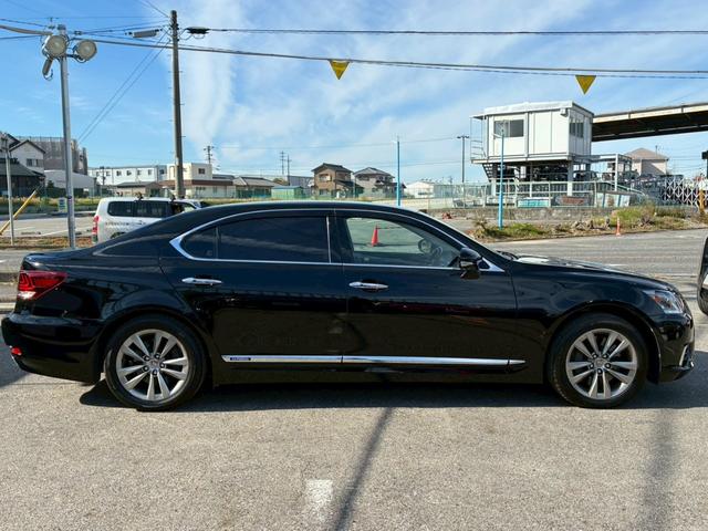 ＬＳ ＬＳ６００ｈＬ　エグゼクティブパッケージ　禁煙車　５人　黒革シート　後席センターモニター　レーダークルーズコントロール　全席シートヒ－ター　　２１２ブラック　ＢＳＭ　パワーバックドア　パーキングセンサー　三眼ＬＥＤ　レーンキーピングアシスト（21枚目）