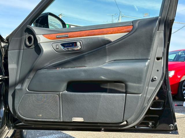 ＬＳ ＬＳ６００ｈＬ　エグゼクティブパッケージ　禁煙車　５人　黒革シート　後席センターモニター　レーダークルーズコントロール　全席シートヒ－ター　　２１２ブラック　ＢＳＭ　パワーバックドア　パーキングセンサー　三眼ＬＥＤ　レーンキーピングアシスト（38枚目）