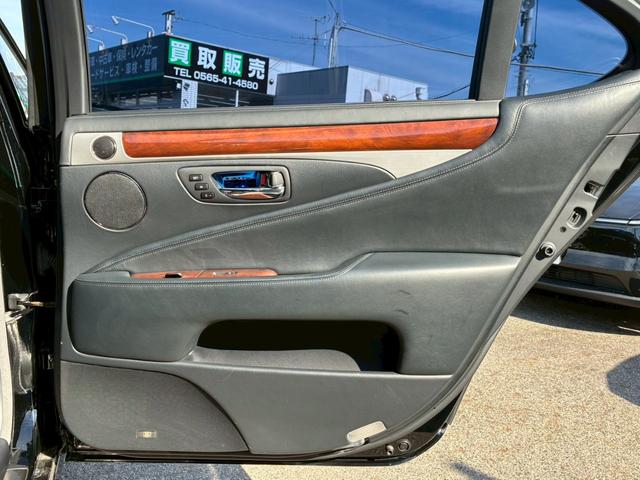 ＬＳ ＬＳ６００ｈＬ　エグゼクティブパッケージ　禁煙車　５人　黒革シート　後席センターモニター　レーダークルーズコントロール　全席シートヒ－ター　　２１２ブラック　ＢＳＭ　パワーバックドア　パーキングセンサー　三眼ＬＥＤ　レーンキーピングアシスト（40枚目）