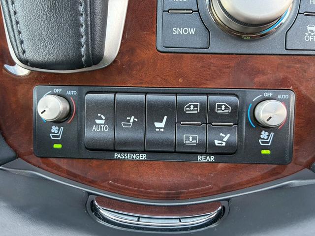 ＬＳ ＬＳ６００ｈＬ　エグゼクティブパッケージ　禁煙車　５人　黒革シート　後席センターモニター　レーダークルーズコントロール　全席シートヒ－ター　　２１２ブラック　ＢＳＭ　パワーバックドア　パーキングセンサー　三眼ＬＥＤ　レーンキーピングアシスト（56枚目）