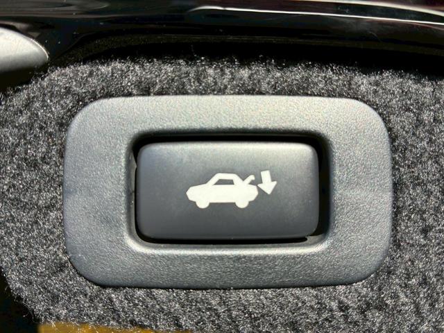 ＬＳ ＬＳ６００ｈＬ　エグゼクティブパッケージ　禁煙車　５人　黒革シート　後席センターモニター　レーダークルーズコントロール　全席シートヒ－ター　　２１２ブラック　ＢＳＭ　パワーバックドア　パーキングセンサー　三眼ＬＥＤ　レーンキーピングアシスト（62枚目）