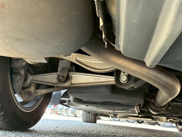 ＬＳ ＬＳ６００ｈＬ　エグゼクティブパッケージ　禁煙車　５人　黒革シート　後席センターモニター　レーダークルーズコントロール　全席シートヒ－ター　　２１２ブラック　ＢＳＭ　パワーバックドア　パーキングセンサー　三眼ＬＥＤ　レーンキーピングアシスト（65枚目）