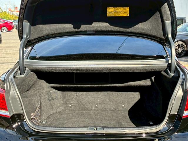 ＬＳ ＬＳ６００ｈＬ　エグゼクティブパッケージ　禁煙車　５人　黒革シート　後席センターモニター　レーダークルーズコントロール　全席シートヒ－ター　　２１２ブラック　ＢＳＭ　パワーバックドア　パーキングセンサー　三眼ＬＥＤ　レーンキーピングアシスト（70枚目）
