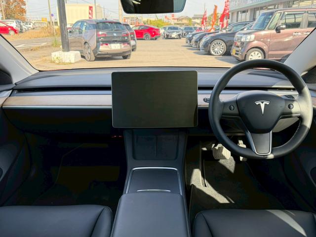 コックピット。車内もキレイで嫌な臭いもありません！ご納車後の臭いが付きにくくなる「空気触媒コーティング」もあります。