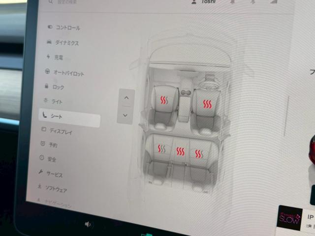 レザーシートには重宝する「シートヒーター」付き。冬場にとても大活躍！！