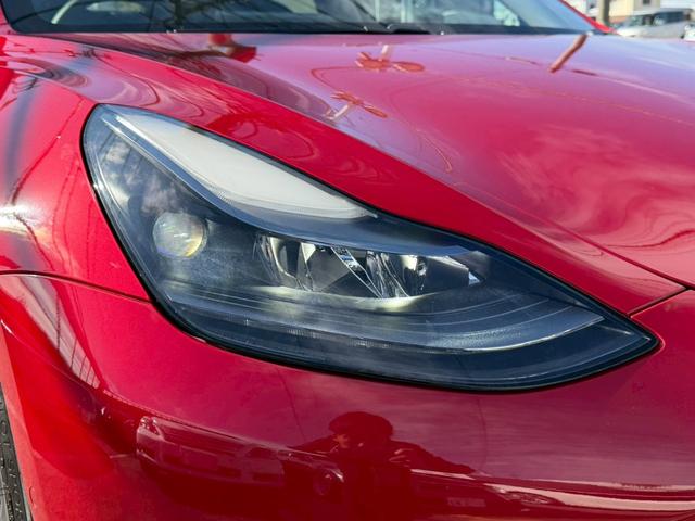 ＬＥＤヘッドライト搭載。夜道も明るく照らします。