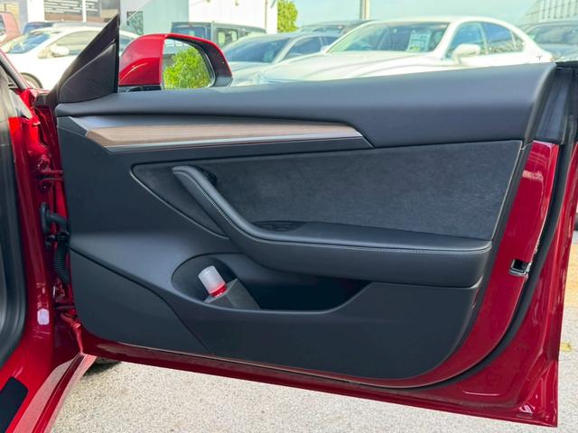 【ドアトリム】傷の目立ちやすいドアトリムですが非常にきれいな状態で維持されております