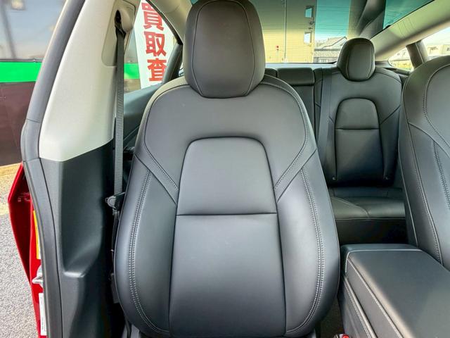 【運転席シート背もたれ】