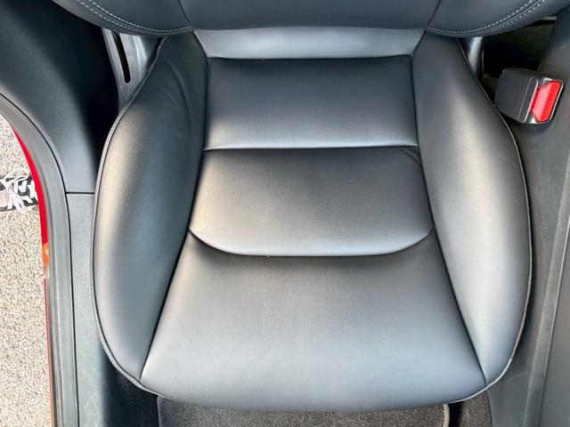 【運転席シート座面】