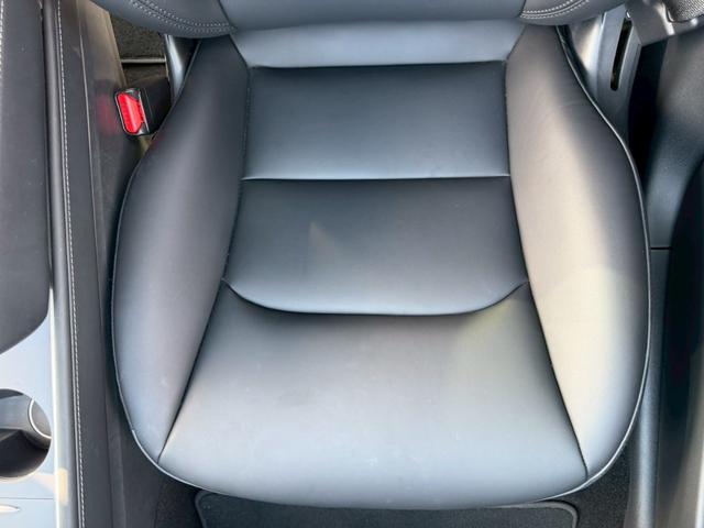 【助手席シート座面】