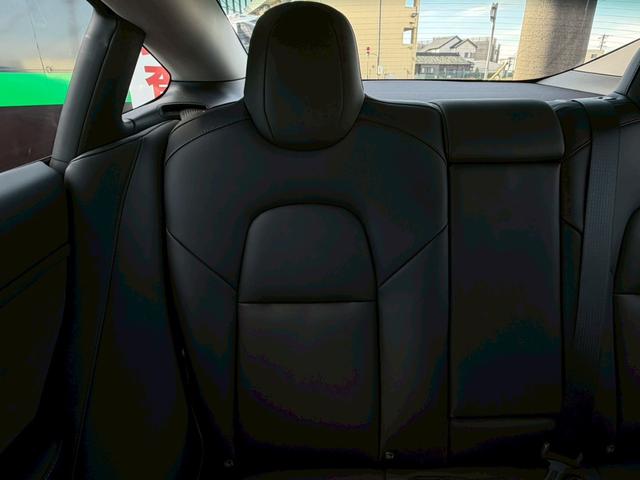 【２列目シート背もたれ】