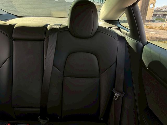 【２列目シート背もたれ】