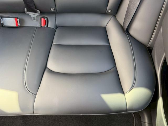 【２列目シート座面】