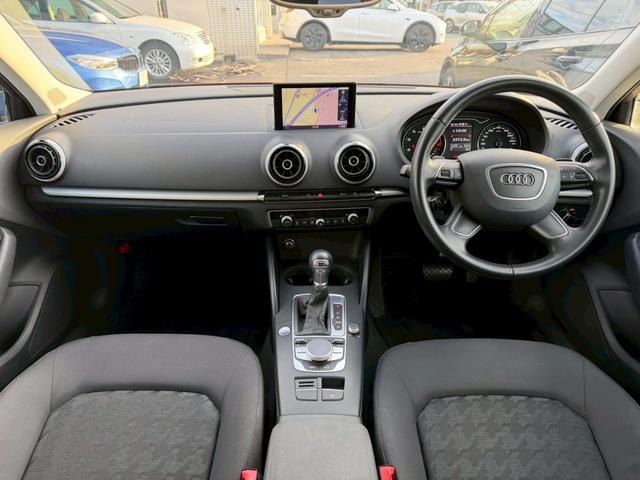 Ａ３ スポーツバック１．４ＴＦＳＩ　禁煙車　コンビニエンスＰＫＧ　ＭＭＩナビゲーションＰＫＧ　ＬＥＤライトＰＫＧ　アダプティブクルーズコントロール　純正７インチナビ　バックカメラ　パーキングセンサー　ＣＤ／ＤＶＤ再生　プッシュスタート（3枚目）