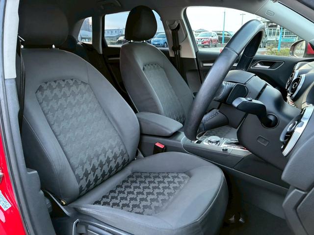 Ａ３ スポーツバック１．４ＴＦＳＩ　禁煙車　コンビニエンスＰＫＧ　ＭＭＩナビゲーションＰＫＧ　ＬＥＤライトＰＫＧ　アダプティブクルーズコントロール　純正７インチナビ　バックカメラ　パーキングセンサー　ＣＤ／ＤＶＤ再生　プッシュスタート（6枚目）