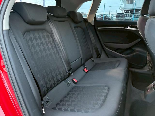 Ａ３ スポーツバック１．４ＴＦＳＩ　禁煙車　コンビニエンスＰＫＧ　ＭＭＩナビゲーションＰＫＧ　ＬＥＤライトＰＫＧ　アダプティブクルーズコントロール　純正７インチナビ　バックカメラ　パーキングセンサー　ＣＤ／ＤＶＤ再生　プッシュスタート（7枚目）