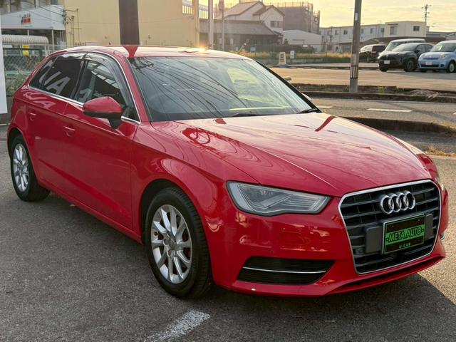 Ａ３ スポーツバック１．４ＴＦＳＩ　禁煙車　コンビニエンスＰＫＧ　ＭＭＩナビゲーションＰＫＧ　ＬＥＤライトＰＫＧ　アダプティブクルーズコントロール　純正７インチナビ　バックカメラ　パーキングセンサー　ＣＤ／ＤＶＤ再生　プッシュスタート（13枚目）