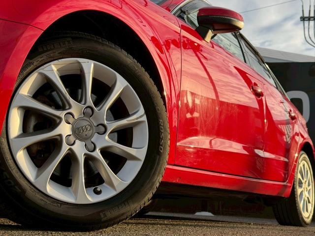 Ａ３ スポーツバック１．４ＴＦＳＩ　禁煙車　コンビニエンスＰＫＧ　ＭＭＩナビゲーションＰＫＧ　ＬＥＤライトＰＫＧ　アダプティブクルーズコントロール　純正７インチナビ　バックカメラ　パーキングセンサー　ＣＤ／ＤＶＤ再生　プッシュスタート（21枚目）