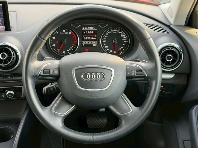 Ａ３ スポーツバック１．４ＴＦＳＩ　禁煙車　コンビニエンスＰＫＧ　ＭＭＩナビゲーションＰＫＧ　ＬＥＤライトＰＫＧ　アダプティブクルーズコントロール　純正７インチナビ　バックカメラ　パーキングセンサー　ＣＤ／ＤＶＤ再生　プッシュスタート（34枚目）