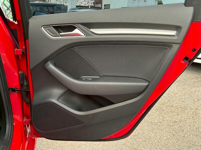 Ａ３ スポーツバック１．４ＴＦＳＩ　禁煙車　コンビニエンスＰＫＧ　ＭＭＩナビゲーションＰＫＧ　ＬＥＤライトＰＫＧ　アダプティブクルーズコントロール　純正７インチナビ　バックカメラ　パーキングセンサー　ＣＤ／ＤＶＤ再生　プッシュスタート（38枚目）