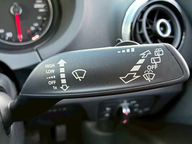 Ａ３ スポーツバック１．４ＴＦＳＩ　禁煙車　コンビニエンスＰＫＧ　ＭＭＩナビゲーションＰＫＧ　ＬＥＤライトＰＫＧ　アダプティブクルーズコントロール　純正７インチナビ　バックカメラ　パーキングセンサー　ＣＤ／ＤＶＤ再生　プッシュスタート（43枚目）