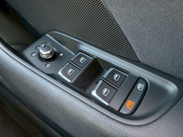 Ａ３ スポーツバック１．４ＴＦＳＩ　禁煙車　コンビニエンスＰＫＧ　ＭＭＩナビゲーションＰＫＧ　ＬＥＤライトＰＫＧ　アダプティブクルーズコントロール　純正７インチナビ　バックカメラ　パーキングセンサー　ＣＤ／ＤＶＤ再生　プッシュスタート（44枚目）