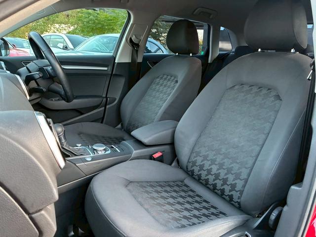 Ａ３ スポーツバック１．４ＴＦＳＩ　禁煙車　コンビニエンスＰＫＧ　ＭＭＩナビゲーションＰＫＧ　ＬＥＤライトＰＫＧ　アダプティブクルーズコントロール　純正７インチナビ　バックカメラ　パーキングセンサー　ＣＤ／ＤＶＤ再生　プッシュスタート（49枚目）