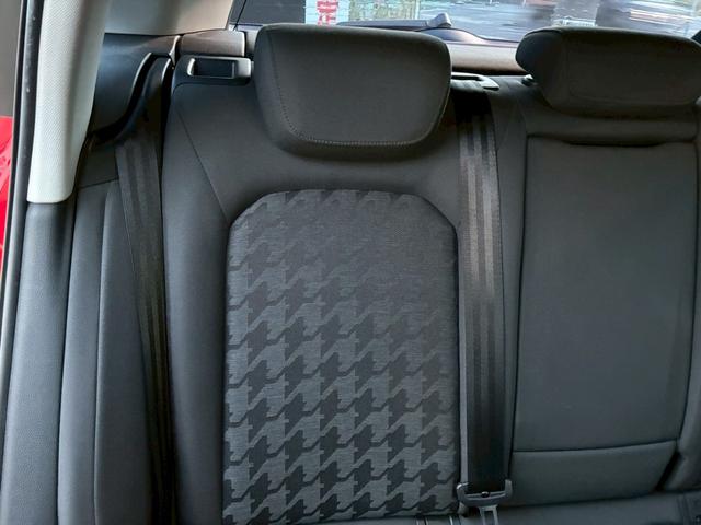 Ａ３ スポーツバック１．４ＴＦＳＩ　禁煙車　コンビニエンスＰＫＧ　ＭＭＩナビゲーションＰＫＧ　ＬＥＤライトＰＫＧ　アダプティブクルーズコントロール　純正７インチナビ　バックカメラ　パーキングセンサー　ＣＤ／ＤＶＤ再生　プッシュスタート（56枚目）