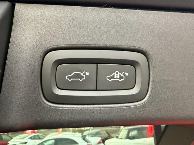 V90 クロスカントリー T5 AWD サマム 禁煙車 パノラマサンルーフ Bowers&Wilkins 弊社買取車両 衝突軽減 ハンドル支援 ベージュナッパレザー シートヒータークーラー 専用19インチAW 全周囲カメラ パワーシート ETC(17枚目)