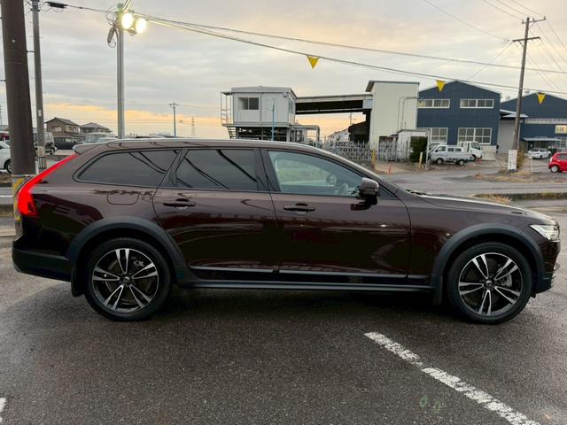 V90 クロスカントリー T5 AWD サマム 禁煙車 パノラマサンルーフ Bowers&Wilkins 弊社買取車両 衝突軽減 ハンドル支援 ベージュナッパレザー シートヒータークーラー 専用19インチAW 全周囲カメラ パワーシート ETC(25枚目)