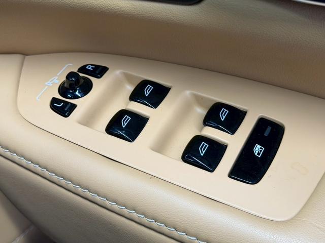 V90 クロスカントリー T5 AWD サマム 禁煙車 パノラマサンルーフ Bowers&Wilkins 弊社買取車両 衝突軽減 ハンドル支援 ベージュナッパレザー シートヒータークーラー 専用19インチAW 全周囲カメラ パワーシート ETC(69枚目)