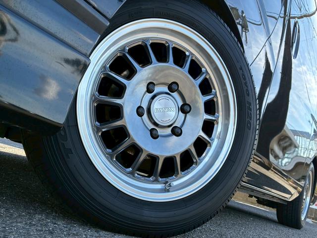 NV350キャラバンバン ロングライダープレミアムGX 玄武1.5インチローダウンキット ハイトダウンサポーター ベッドキット バレンティテール ESSEX17インチAW HIDヘッド プッシュスタート バックカメラ リアヒーター/クーラー ETC(22枚目)