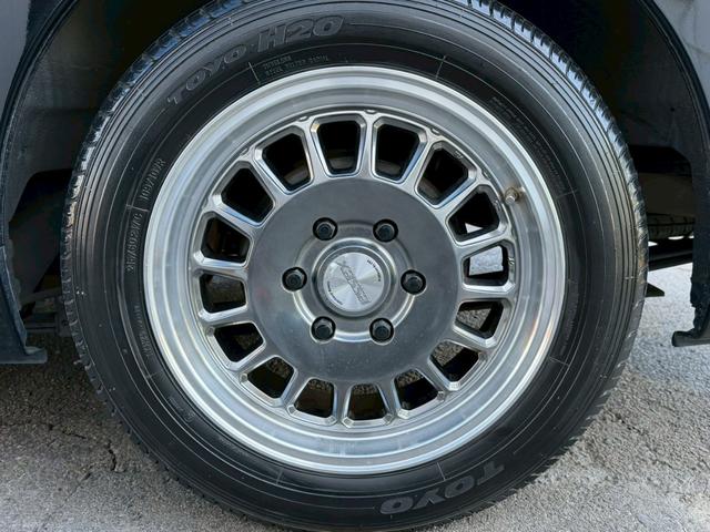 NV350キャラバンバン ロングライダープレミアムGX 玄武1.5インチローダウンキット ハイトダウンサポーター ベッドキット バレンティテール ESSEX17インチAW HIDヘッド プッシュスタート バックカメラ リアヒーター/クーラー ETC(23枚目)