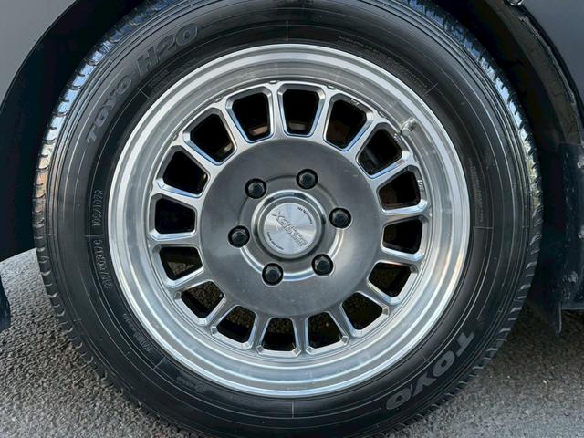 NV350キャラバンバン ロングライダープレミアムGX 玄武1.5インチローダウンキット ハイトダウンサポーター ベッドキット バレンティテール ESSEX17インチAW HIDヘッド プッシュスタート バックカメラ リアヒーター/クーラー ETC(26枚目)