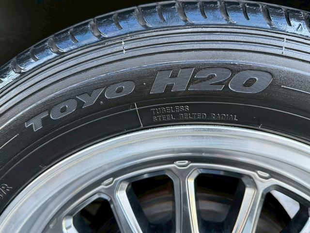 NV350キャラバンバン ロングライダープレミアムGX 玄武1.5インチローダウンキット ハイトダウンサポーター ベッドキット バレンティテール ESSEX17インチAW HIDヘッド プッシュスタート バックカメラ リアヒーター/クーラー ETC(28枚目)