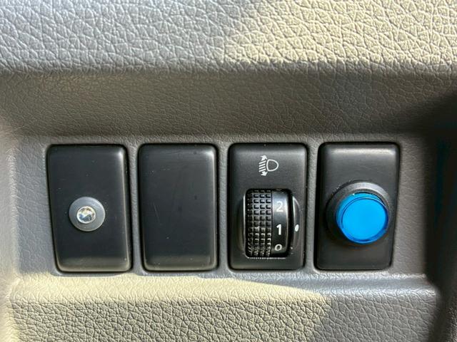 NV350キャラバンバン ロングライダープレミアムGX 玄武1.5インチローダウンキット ハイトダウンサポーター ベッドキット バレンティテール ESSEX17インチAW HIDヘッド プッシュスタート バックカメラ リアヒーター/クーラー ETC(61枚目)