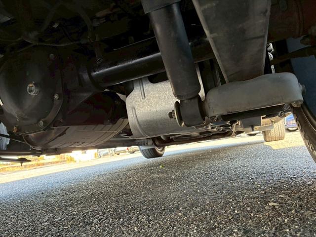 NV350キャラバンバン ロングライダープレミアムGX 玄武1.5インチローダウンキット ハイトダウンサポーター ベッドキット バレンティテール ESSEX17インチAW HIDヘッド プッシュスタート バックカメラ リアヒーター/クーラー ETC(65枚目)