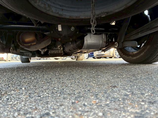 NV350キャラバンバン ロングライダープレミアムGX 玄武1.5インチローダウンキット ハイトダウンサポーター ベッドキット バレンティテール ESSEX17インチAW HIDヘッド プッシュスタート バックカメラ リアヒーター/クーラー ETC(66枚目)