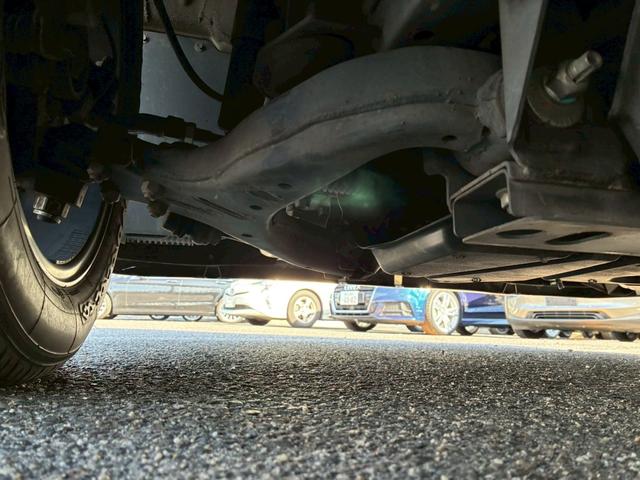 NV350キャラバンバン ロングライダープレミアムGX 玄武1.5インチローダウンキット ハイトダウンサポーター ベッドキット バレンティテール ESSEX17インチAW HIDヘッド プッシュスタート バックカメラ リアヒーター/クーラー ETC(67枚目)