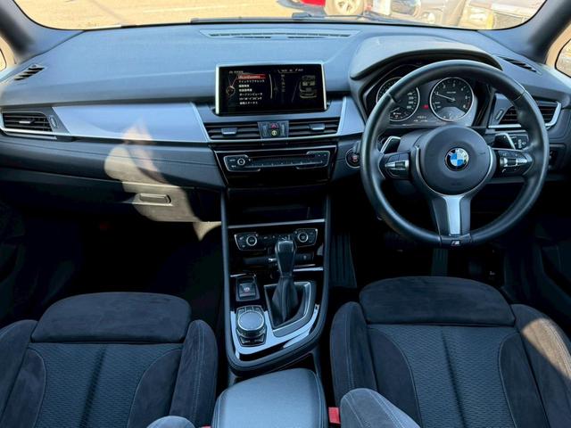 ２シリーズ ２１８ｄ　ｘＤｒｉｖｅアクティブツアラー　Ｍスポーツ　４ＷＤ　禁煙車　衝突軽減ブレーキ　ＬＥＤヘッドライト　バックカメラ　Ｂｌｕｅｔｏｏｔｈオーディオ　スマートキー　プッシュスタート　純正１７インチＡＷ　フォグランプ　ミラー内蔵型ＥＴＣ　パドルシフト（4枚目）